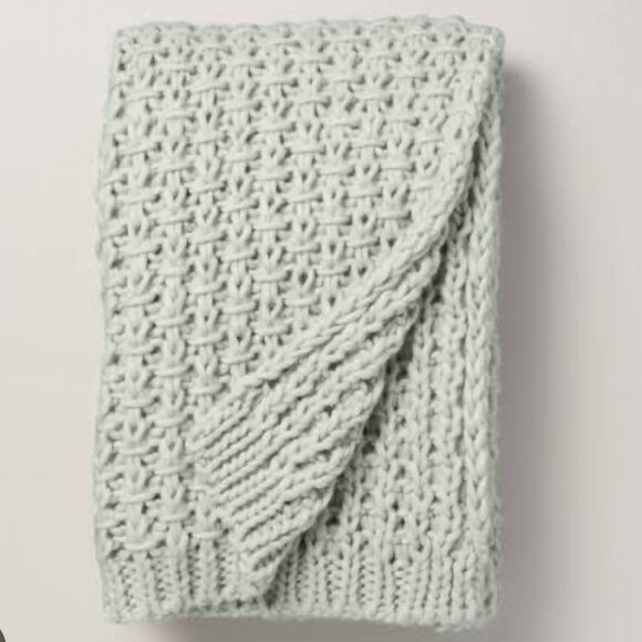 Hearth & Hand with Magnolia Chunky Knit Light Green Throw Blanket NEW WITH TAG - Picture 3 of 3